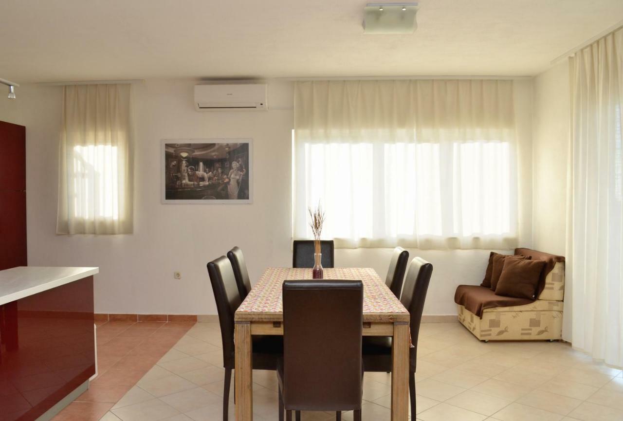 Apartments Lorenco Brela Exterior photo