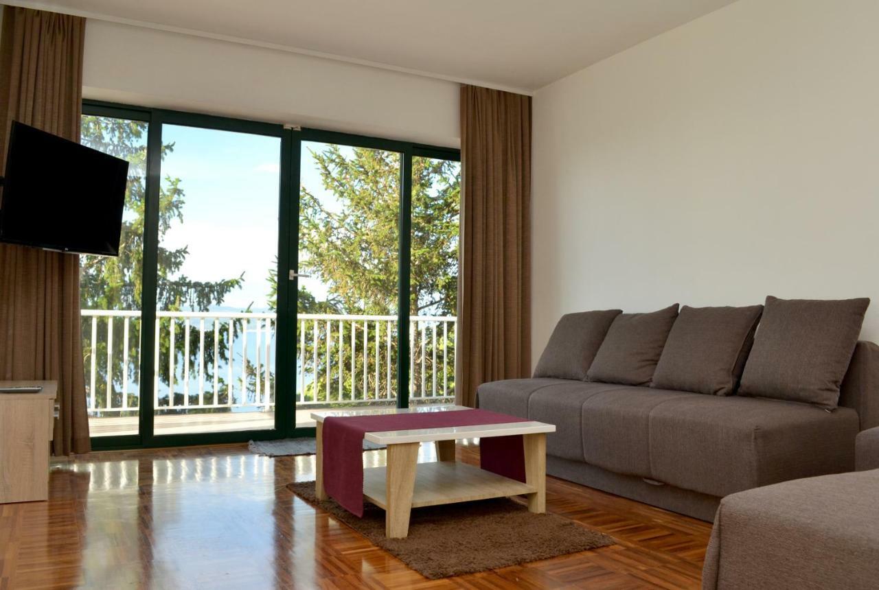 Apartments Lorenco Brela Exterior photo