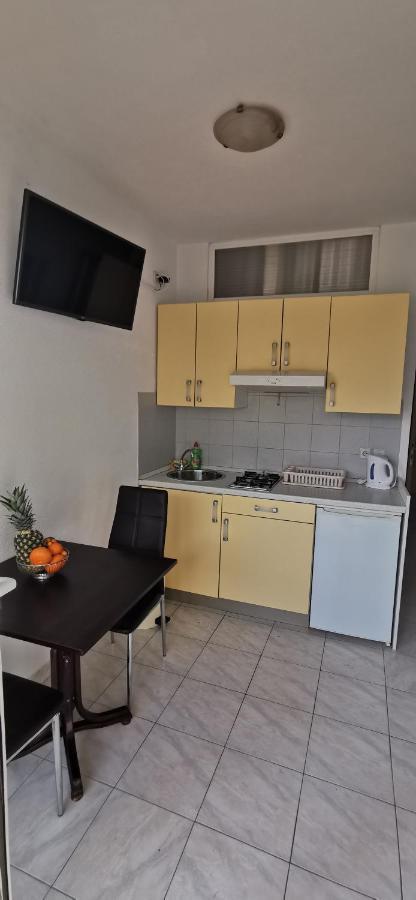 Apartments Lorenco Brela Exterior photo